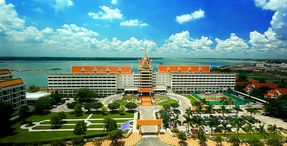Hotel Cambodiana image 1